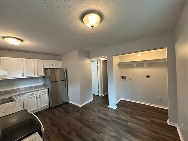 Building Photo - 819-823 Riverview Terrace