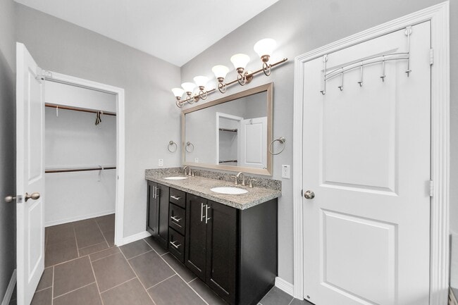 Building Photo - 2219 Bellefontaine