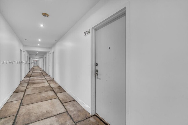 Building Photo - 575 Crandon Blvd