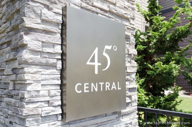 Building Photo - Outstanding 45 Central home with 3BR + Den / 2.5BA, Amazing upscale features, Across from Nike Wo...