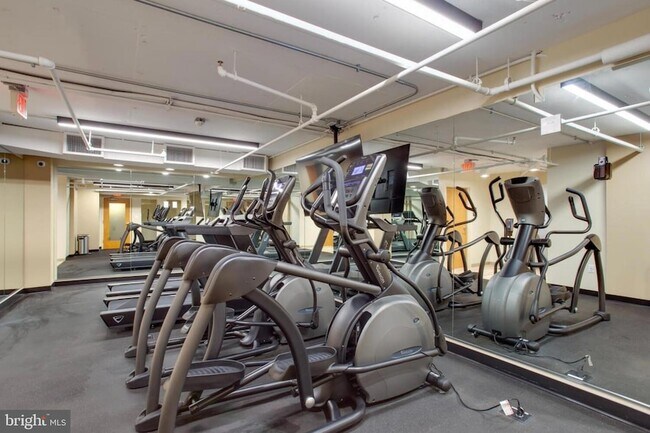 Building Photo - 1808 Old Meadow Rd