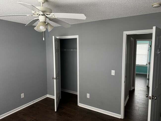 Building Photo - 806 Galloway Dr