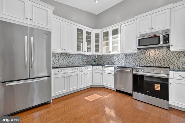 Building Photo - 6 Youngs Farm Ct