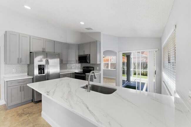 Building Photo - 10781 Cypress Lake Terrace