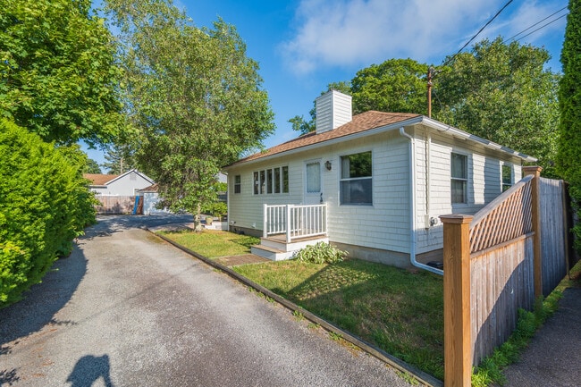 Building Photo - 137A Kingstown Rd