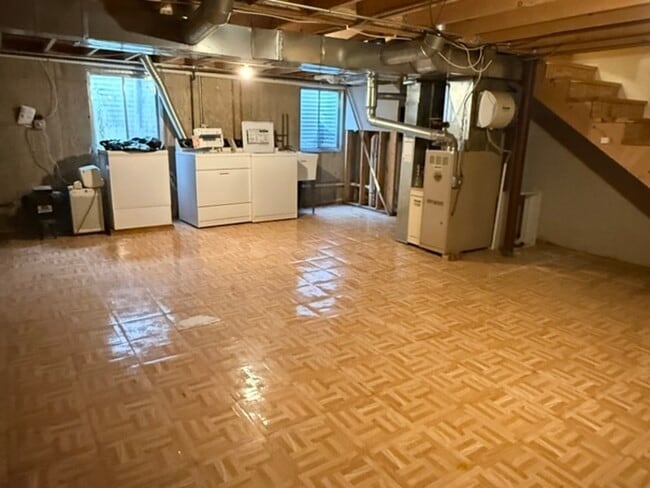 Building Photo - 125 Maple Ct