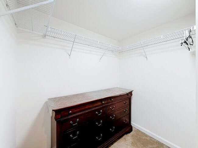 Building Photo - 610 W Las Olas Blvd