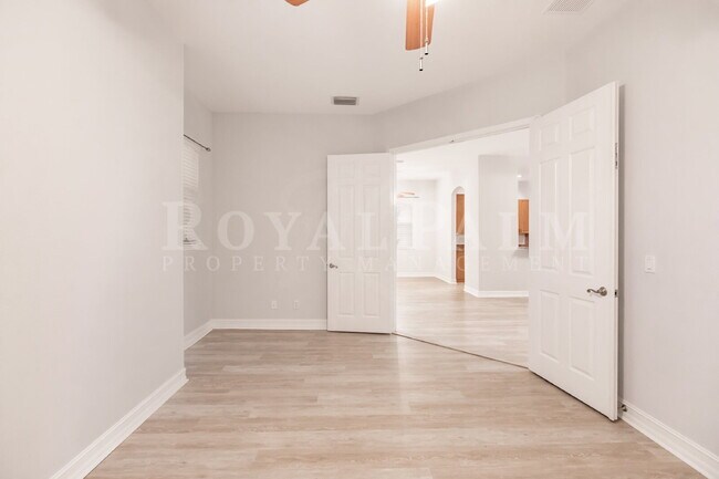 Building Photo - 12060 Lucca St