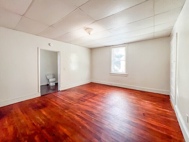 Building Photo - 142 Windsor Ave