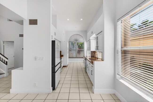 Building Photo - 7848 Travelers Tree Dr