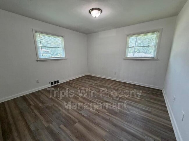 Building Photo - 6801 Knoll Ave