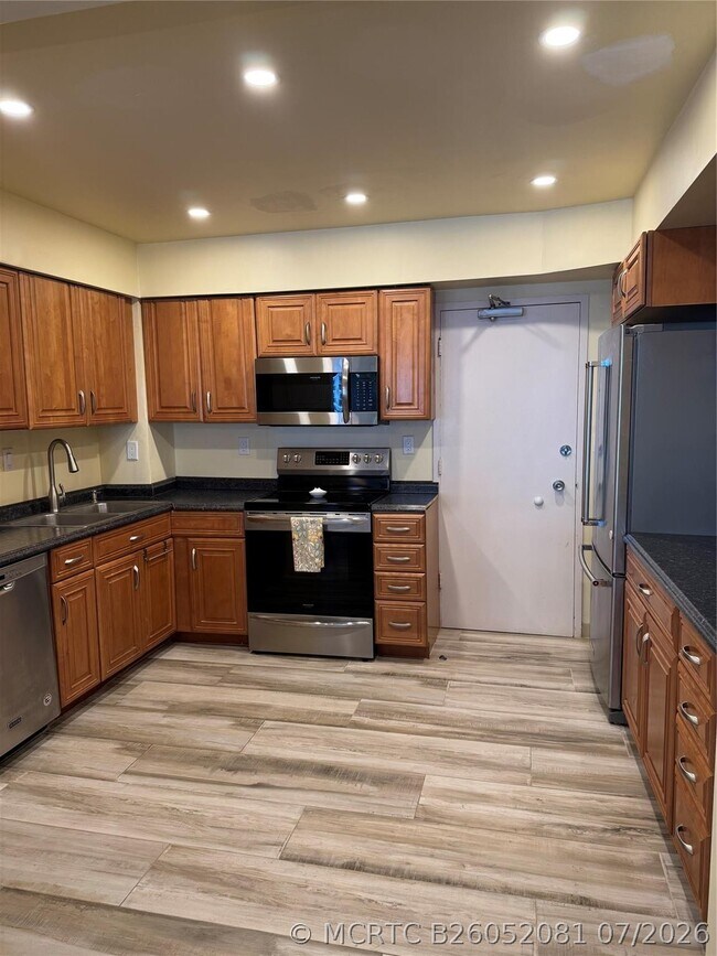 Building Photo - 3550 Galt Ocean Dr