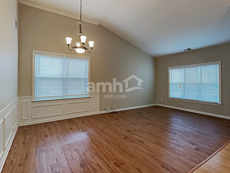 Building Photo - 3455 Arbroath Dr