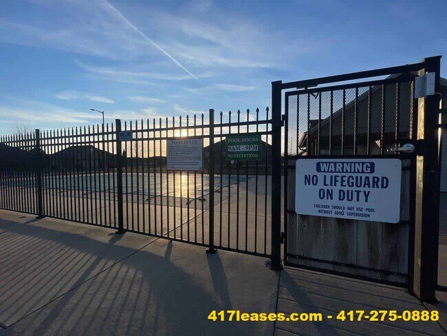 Building Photo - 1338 Marseilles Ave