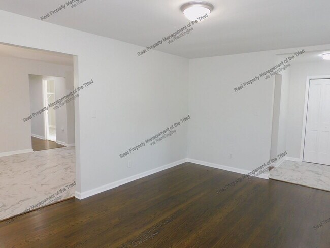 Building Photo - 2206 Dulaire Rd