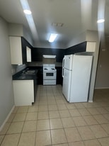 Building Photo - 406 E 3rd St