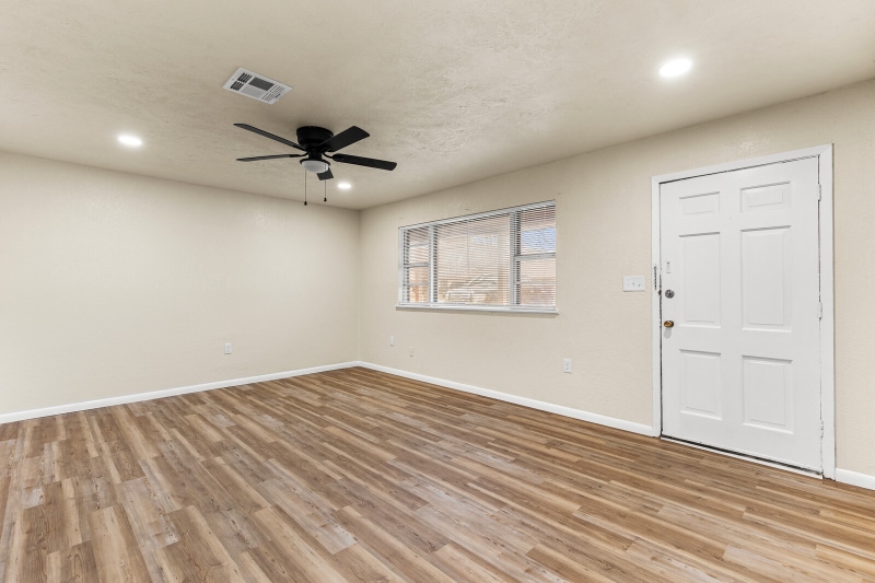 Building Photo - 316 S Barbara St