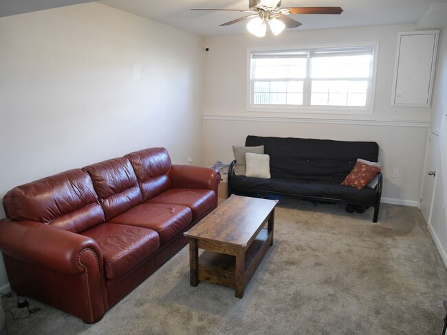 Building Photo - Beautiful Townhouse- Taneytown, MD