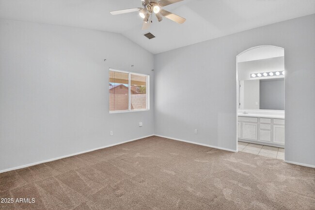 Building Photo - 1719 E Sandalwood Rd