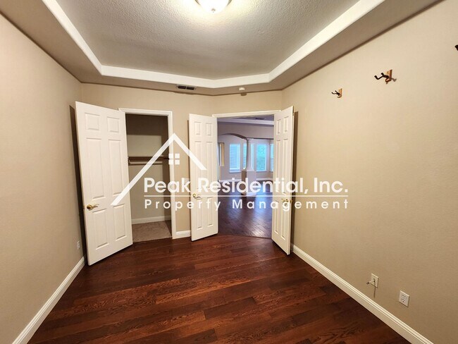 Building Photo - Spacious Folsom 4bd/3ba Home With 3 Car Garage!