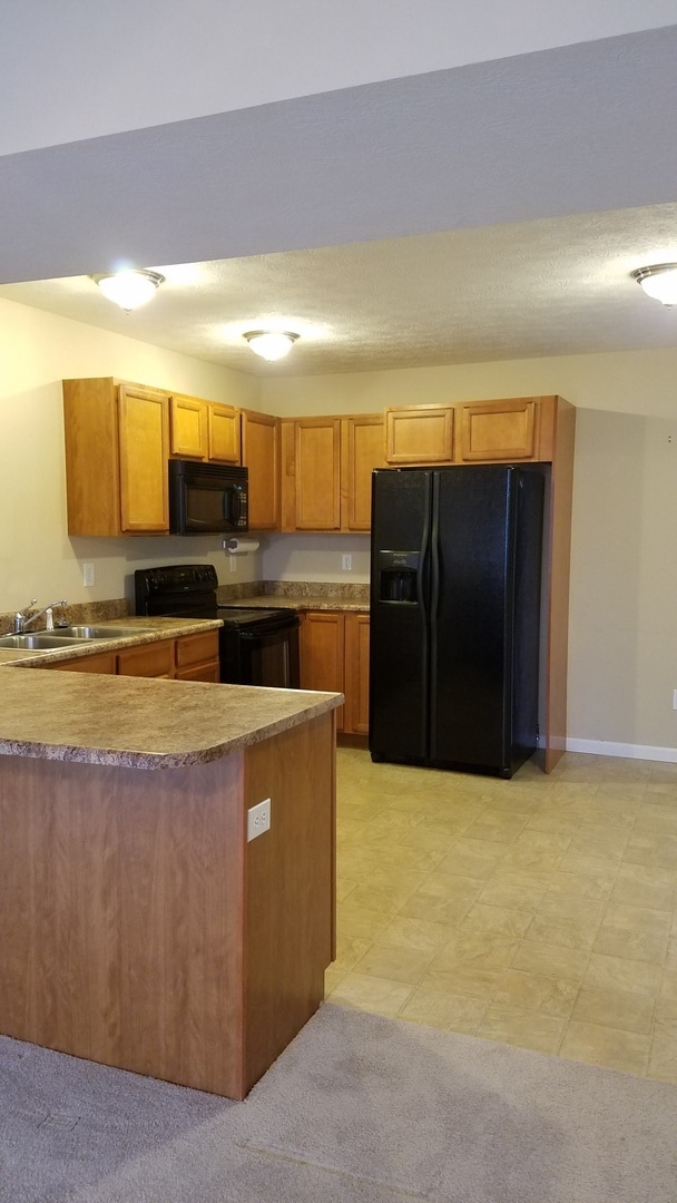 Building Photo - 3 bedroom, 2.5 bath townhome