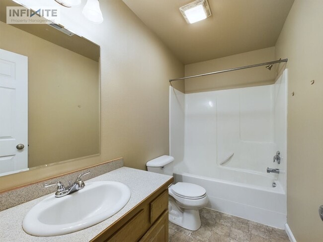 Building Photo - End Unit 3 Bedroom Condo in Bozeman
