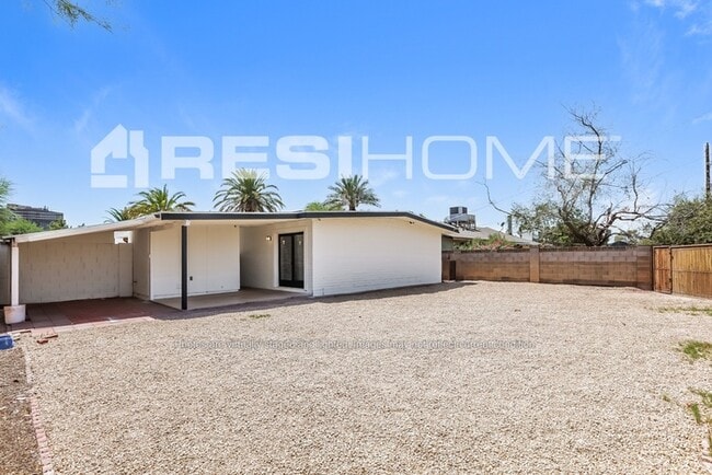Building Photo - 1314 E Del Rio Dr