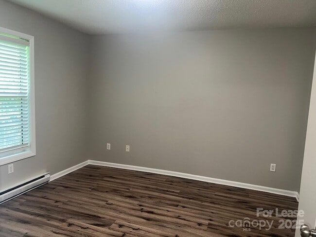 Building Photo - 374 Water St