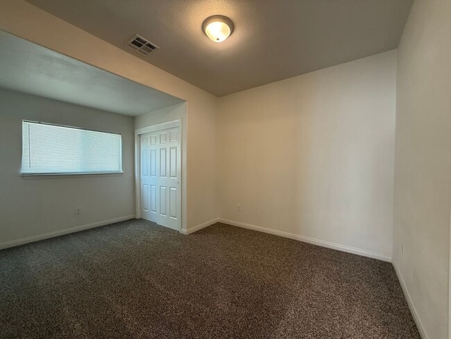 Building Photo - 516 2nd St