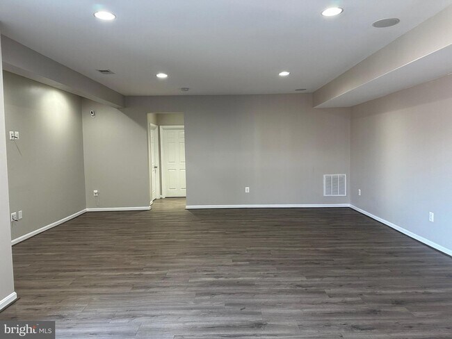 Building Photo - 3254 Kira Ct