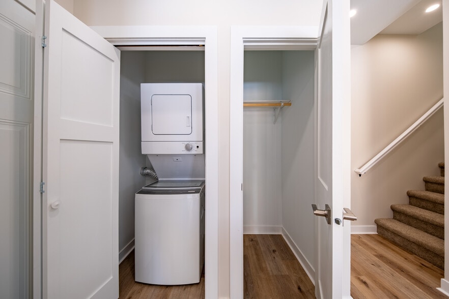 Building Photo - 412 W Baraga Ave