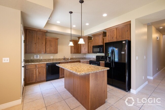 Building Photo - Gorgeous Townhome in South Jordan!