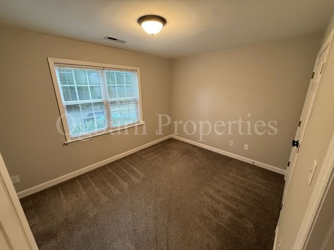 Building Photo - 1679 Thompson Dr