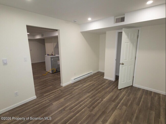 Building Photo - 1273 Chateau Dr