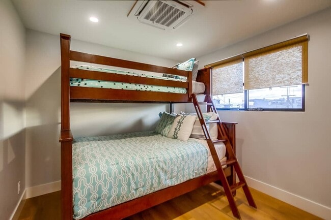 Building Photo - 747 Island Ct