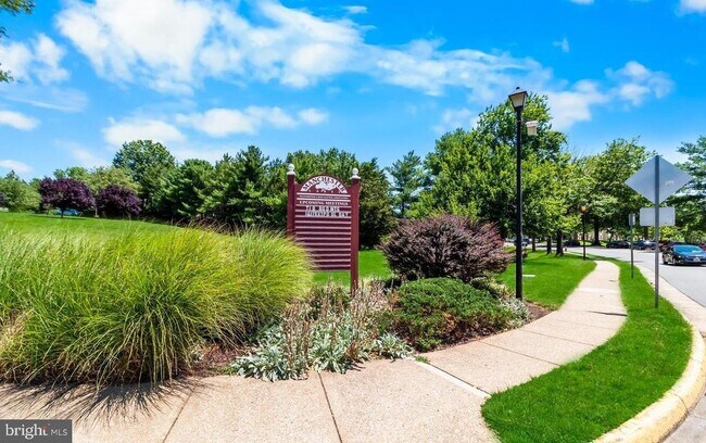 Building Photo - 6204 Redins Dr