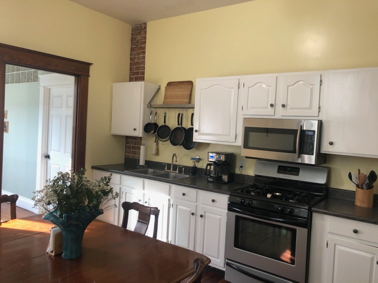 Kitchen - 1819 Deerwood Ave