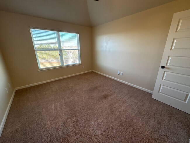 Building Photo - 4464 Grove Landing Dr