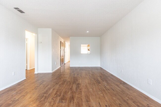 Building Photo - 323 W William Cannon Dr