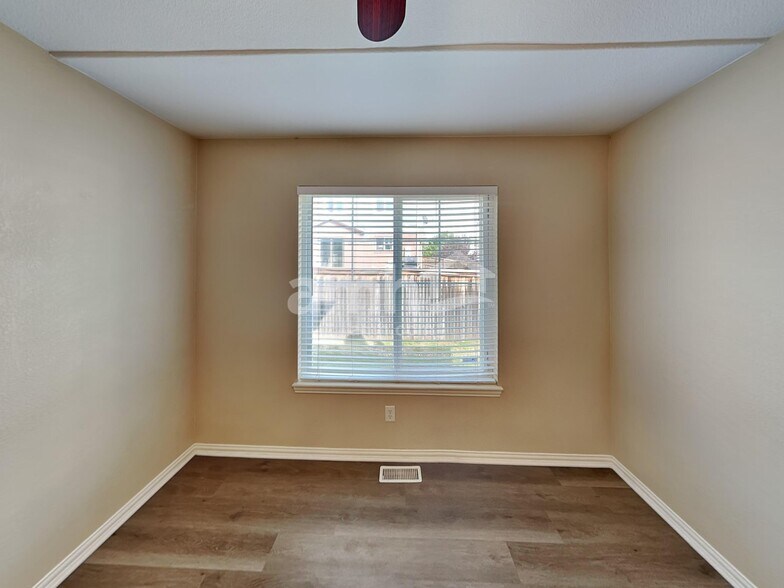 Building Photo - 2828 S Killarney Way