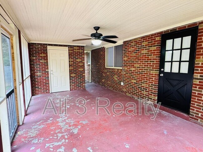 Building Photo - 320 Green Ridge Rd