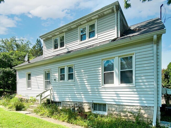 Building Photo - 519 S Swain Ave