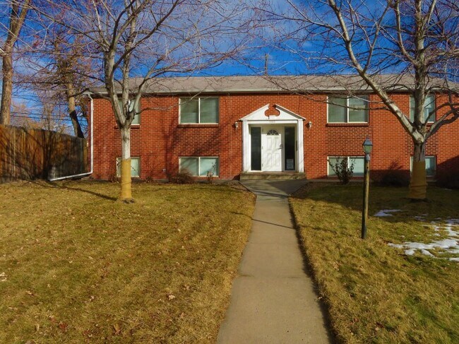 Exterior - 1460 S Ash St