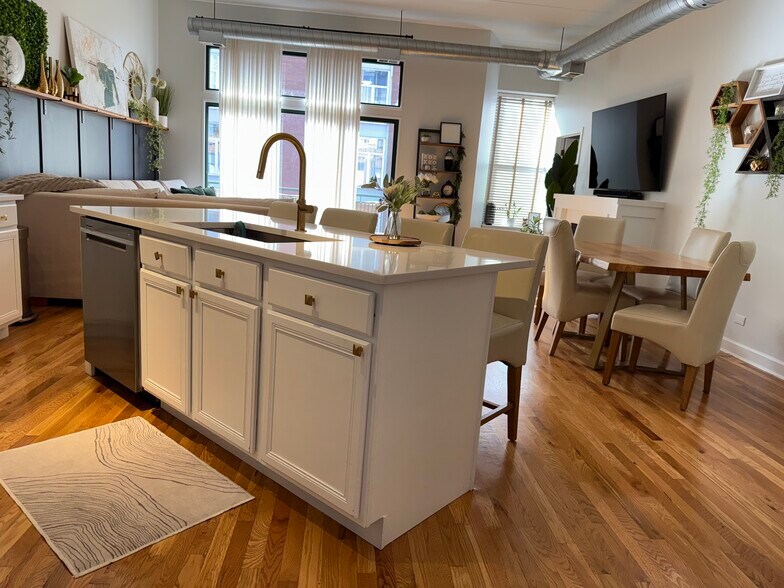 Building Photo - 936 W Madison St