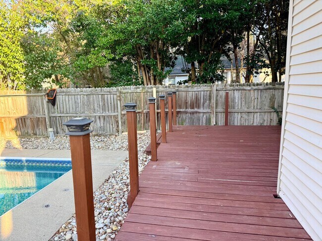 Building Photo - Charming Cape Cod Single Family with inground pool in Norfolk