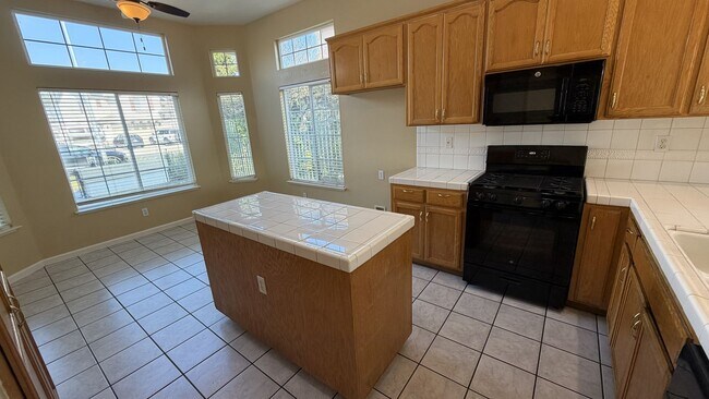 Building Photo - Single-Story Home for Lease – Manteca