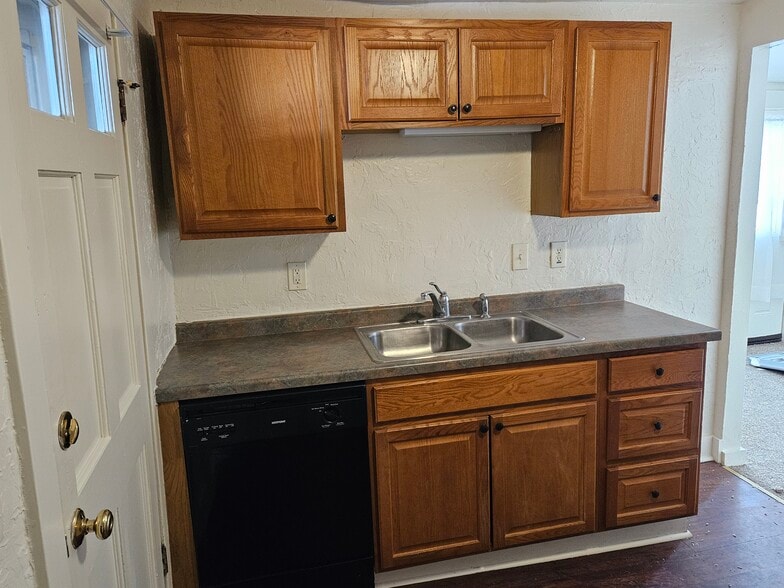 Building Photo - 244 S 4th St