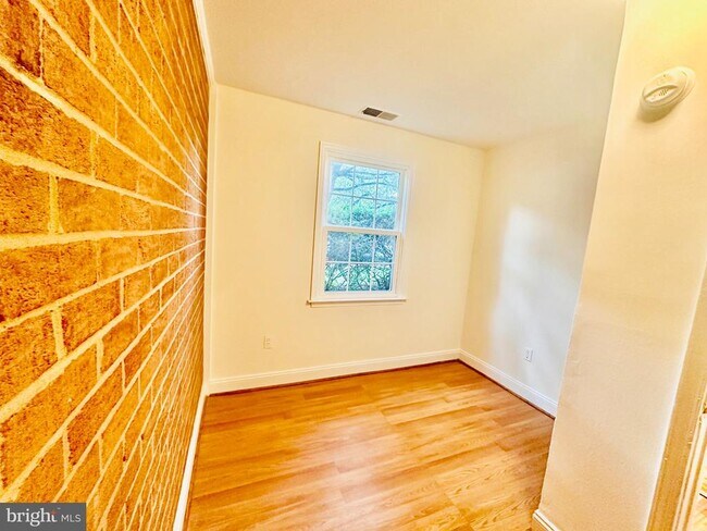 Building Photo - 732 Quince Orchard Blvd