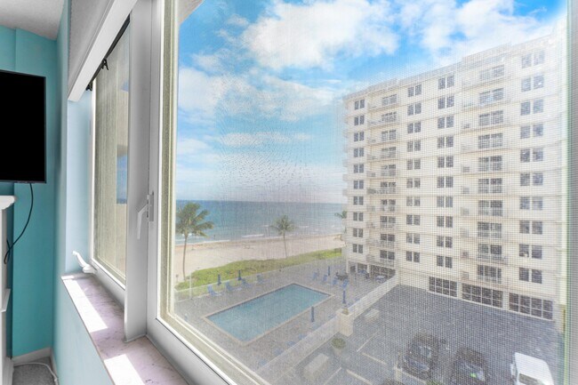 Building Photo - 3215 S Ocean Blvd