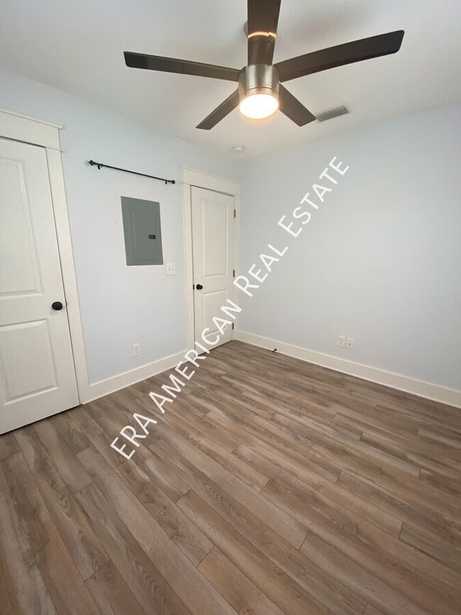 Building Photo - 212 Ajax Dr NW